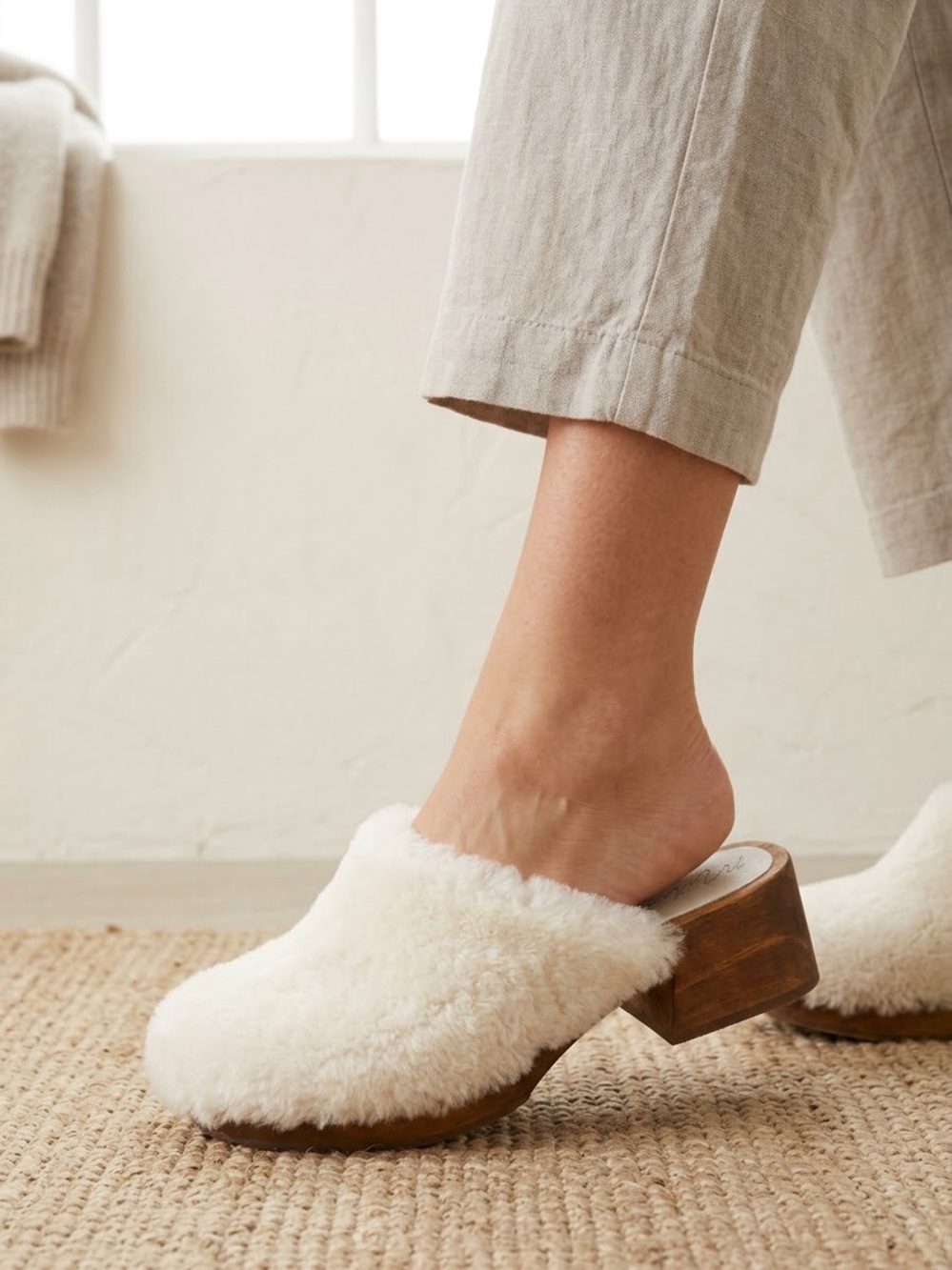 Nwob Matisse Plush Cream Shearling Mule wooden Clog - Women size 8